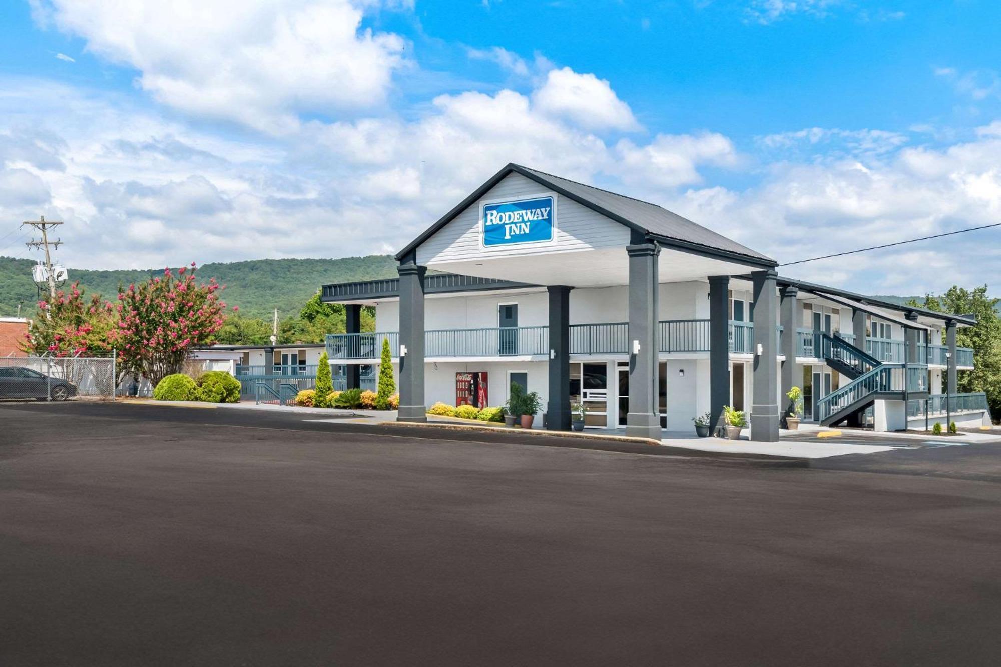 Rodeway Inn Далтън Екстериор снимка