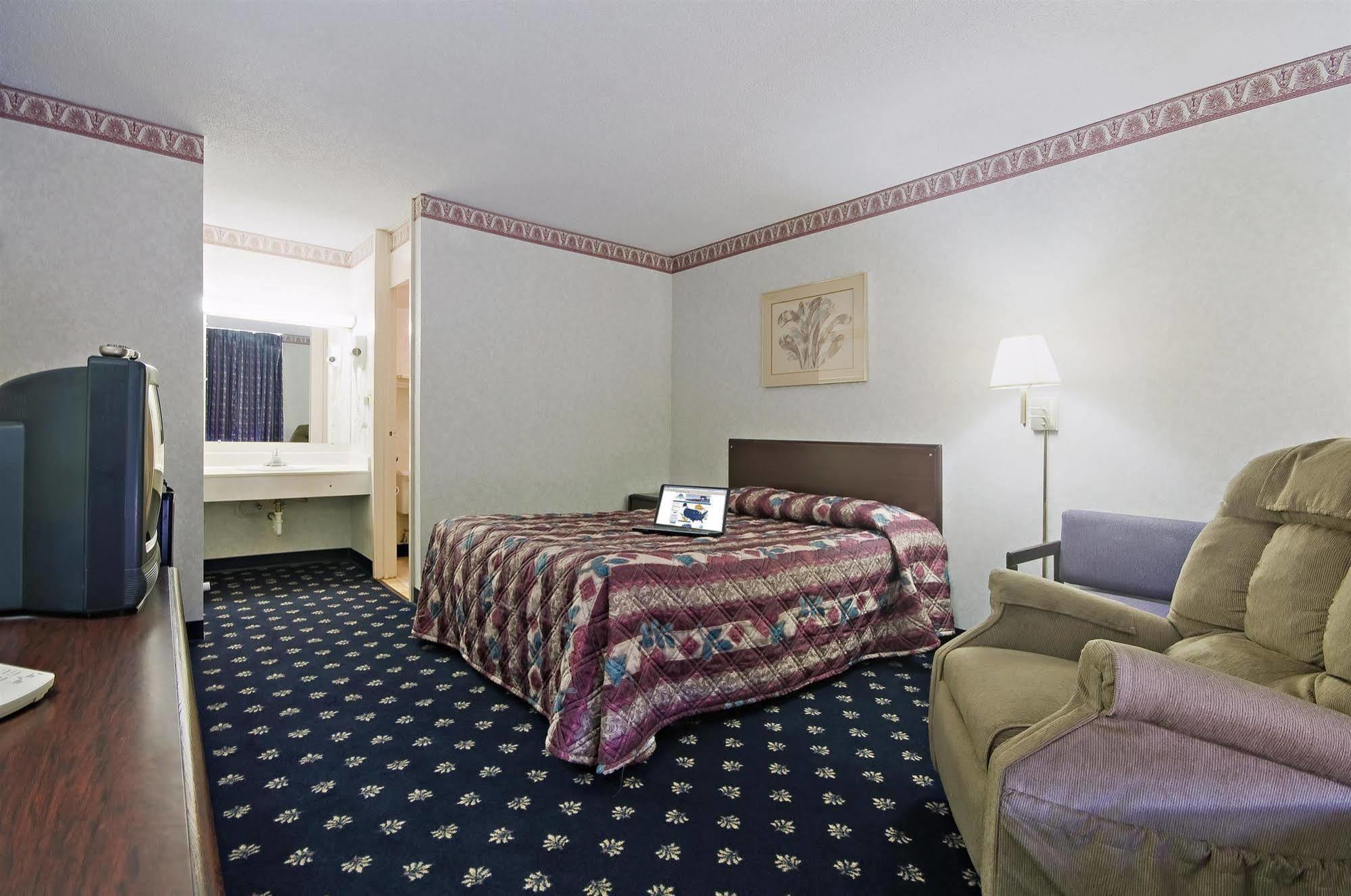 Rodeway Inn Далтън Стая снимка